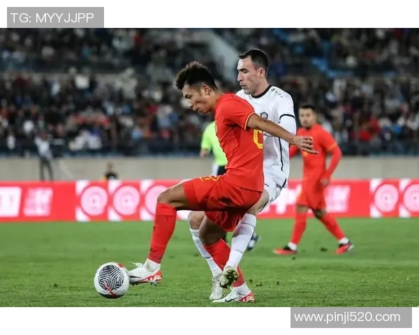 中国与巴西足球友谊赛激战成平局双方实力相当展现精彩对决